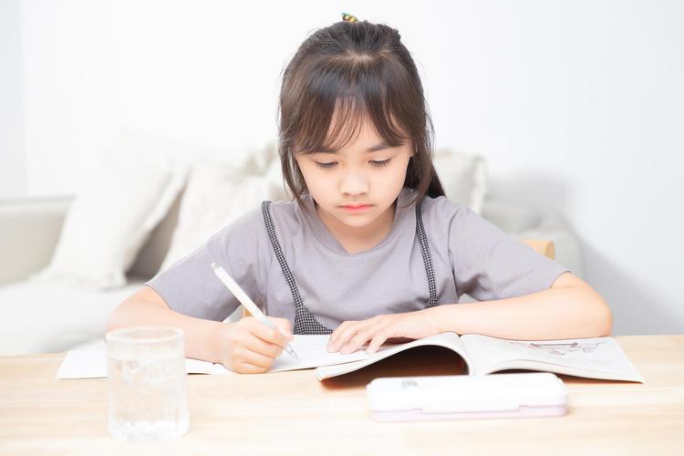 你家孩子还在躺平?3招唤醒自驱力,90%家长后悔没早看!