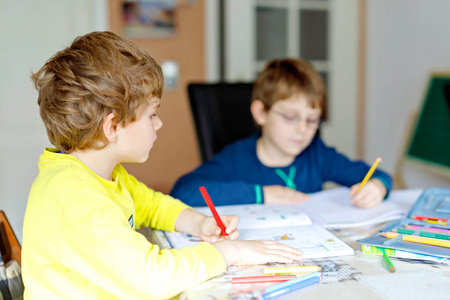 震惊!90%家长不知道:这样做竟能让孩子自信爆棚?